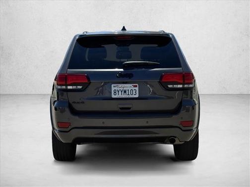 Granite Crystal Metallic Clearcoat 2021 Jeep Grand Cherokee Laredo