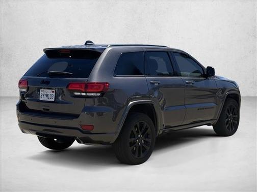 Granite Crystal Metallic Clearcoat 2021 Jeep Grand Cherokee Laredo