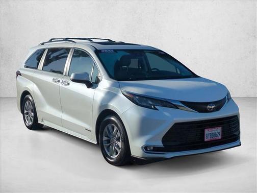 2021 Toyota Sienna XLE 8 Passenger