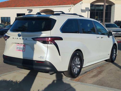 2021 Toyota Sienna XLE 8 Passenger