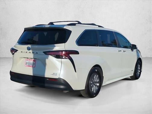 2021 Toyota Sienna XLE 8 Passenger