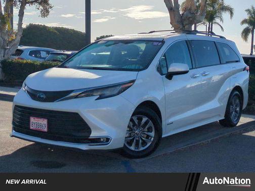 2021 Toyota Sienna XLE 8 Passenger