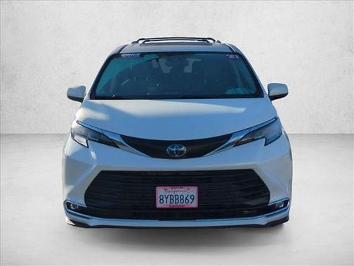 2021 Toyota Sienna XLE 8 Passenger