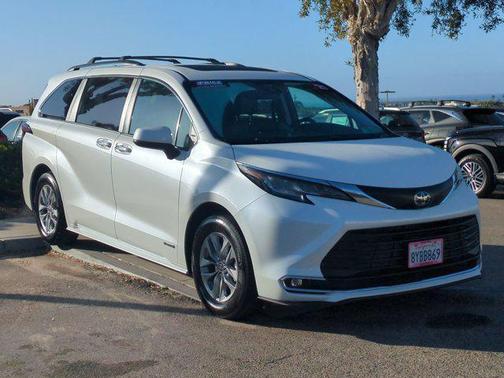 2021 Toyota Sienna XLE 8 Passenger