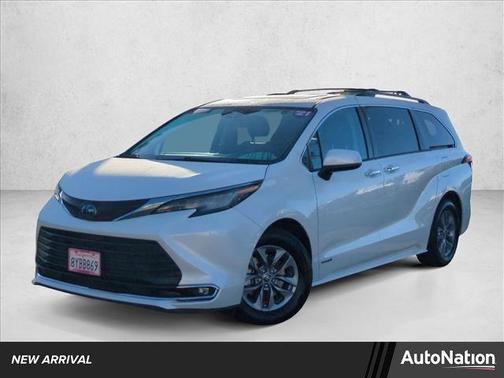 2021 Toyota Sienna XLE 8 Passenger