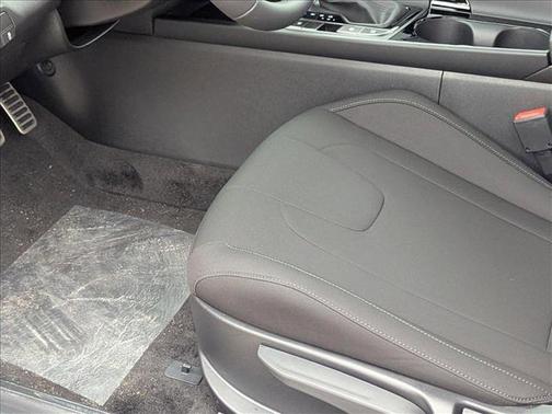 2025 Hyundai ELANTRA HEV SEL Sport