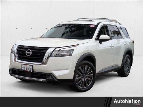 2022 Nissan Pathfinder SL 2WD
