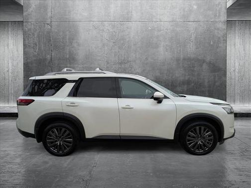 2022 Nissan Pathfinder SL 2WD