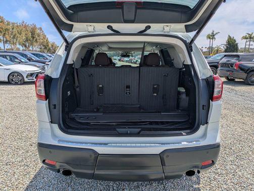 Crystal White Pearl 2019 Subaru Ascent Touring 7-Passenger