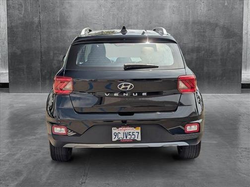 2022 Hyundai VENUE SEL