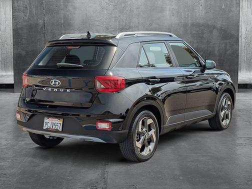 2022 Hyundai VENUE SEL