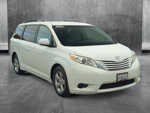 2015 Toyota Sienna LE
