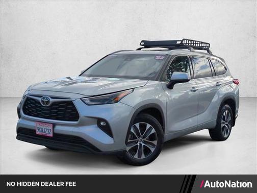 Celestial Silver Metallic 2022 Toyota Highlander XLE