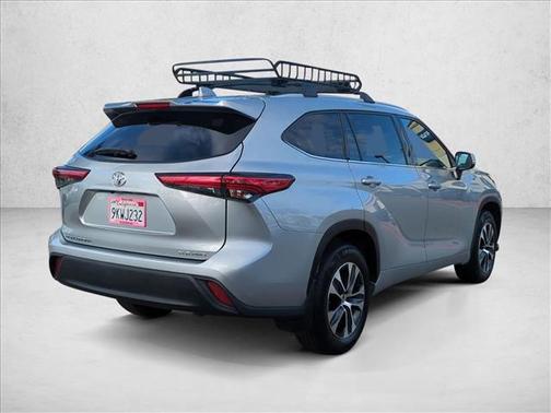 Celestial Silver Metallic 2022 Toyota Highlander XLE