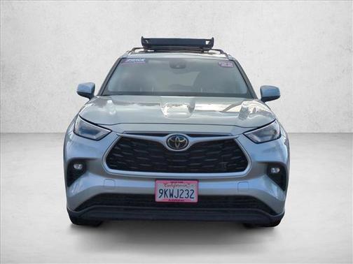 Celestial Silver Metallic 2022 Toyota Highlander XLE