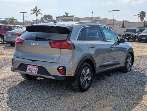 2022 Kia Niro LXS