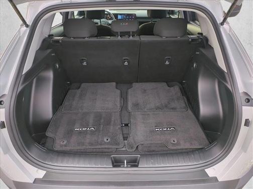 2025 Hyundai KONA SE