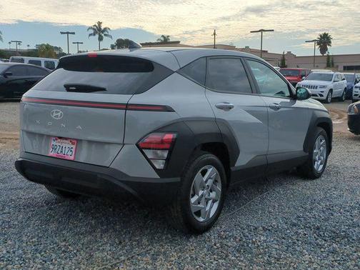 2025 Hyundai KONA SE