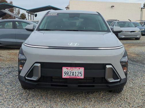 2025 Hyundai KONA SE