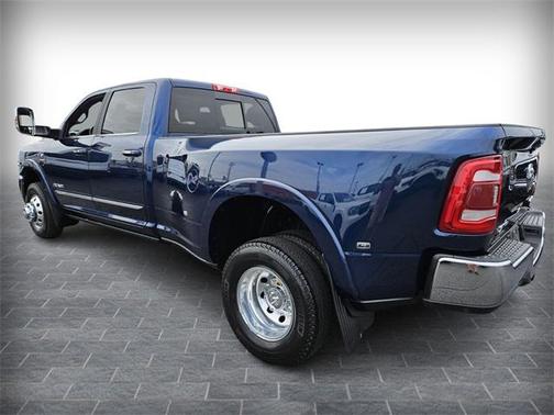 2022 RAM 3500 Limited Crew Cab 4x4 8' Box