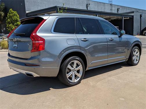 2020 Volvo XC90 T6 Momentum