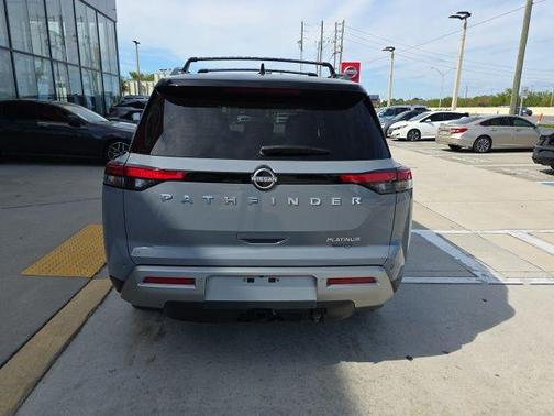 2025 Nissan Pathfinder Platinum FWD