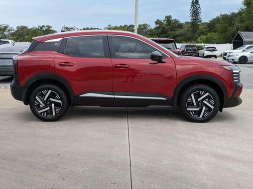 Scarlet 2026 Nissan Kicks SV