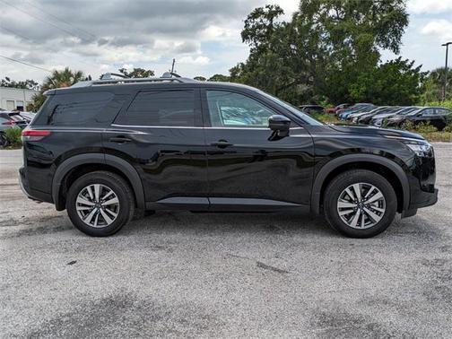 2025 Nissan Pathfinder SL FWD