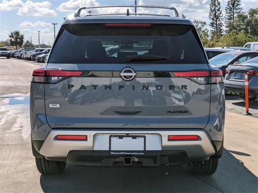 2025 Nissan Pathfinder Platinum FWD