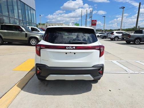 Snow White Pearl 2026 Kia Seltos LX