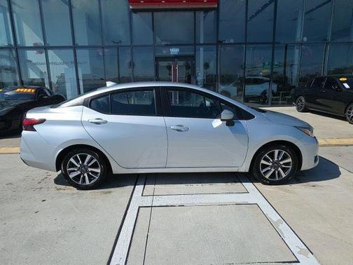 2023 Nissan Versa 1.6 SV