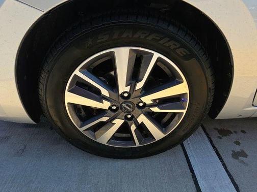 2023 Nissan Versa 1.6 SV