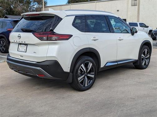 2022 Nissan Rogue SL