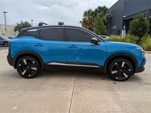 2025 Nissan Kicks SR