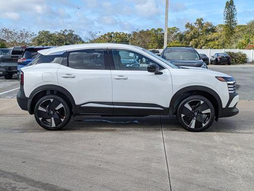 Aspen White Tricoat 2026 Nissan Kicks SR