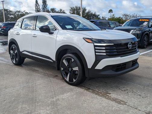Aspen White Tricoat 2026 Nissan Kicks SR