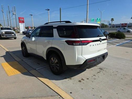 2022 Nissan Pathfinder SV 2WD