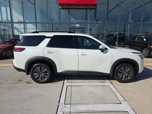 2022 Nissan Pathfinder SV 2WD