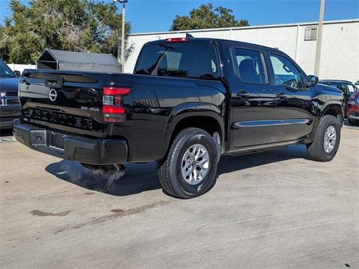 2024 Nissan Frontier SV