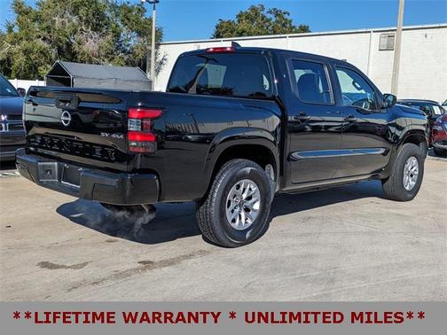 2024 Nissan Frontier SV