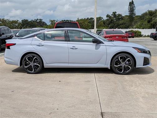 2025 Nissan Altima SR FWD