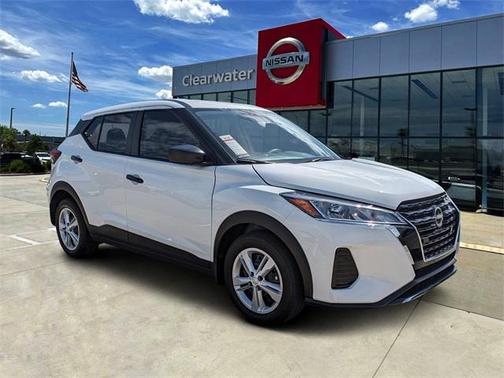 2025 Nissan Kicks S