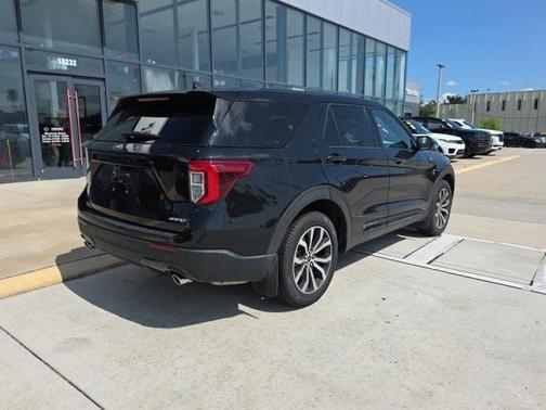 2022 Ford Explorer ST-Line