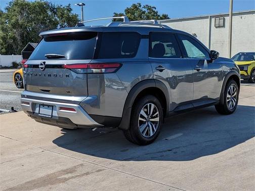 2025 Nissan Pathfinder SL FWD