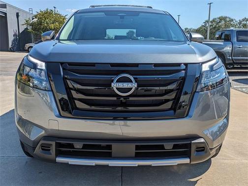2025 Nissan Pathfinder SL FWD