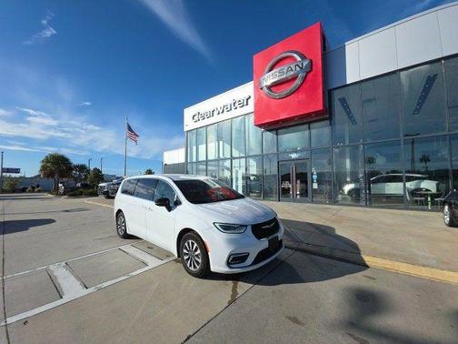 2024 Chrysler Pacifica Hybrid Select