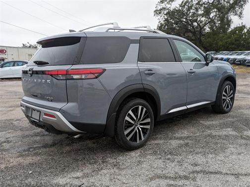 2025 Nissan Pathfinder Platinum FWD