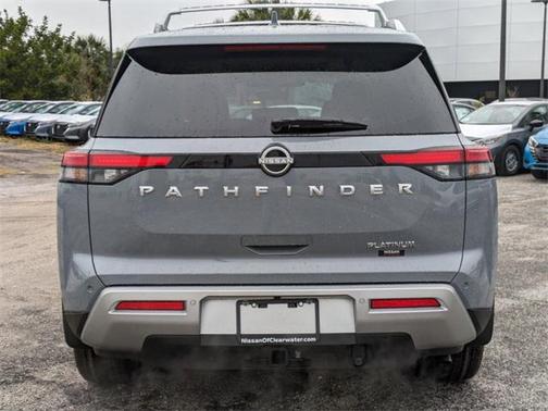 2025 Nissan Pathfinder Platinum FWD