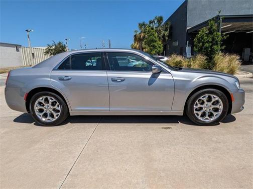 2017 Chrysler 300C Platinum