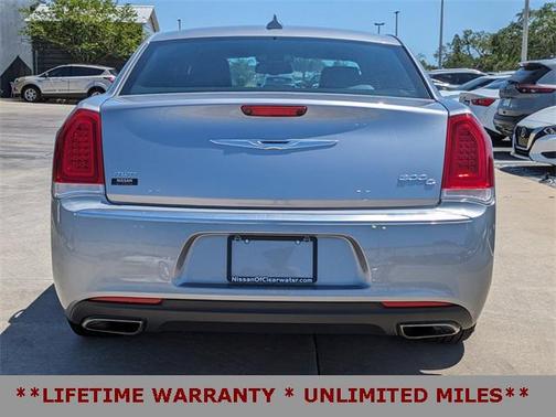 2017 Chrysler 300C Platinum